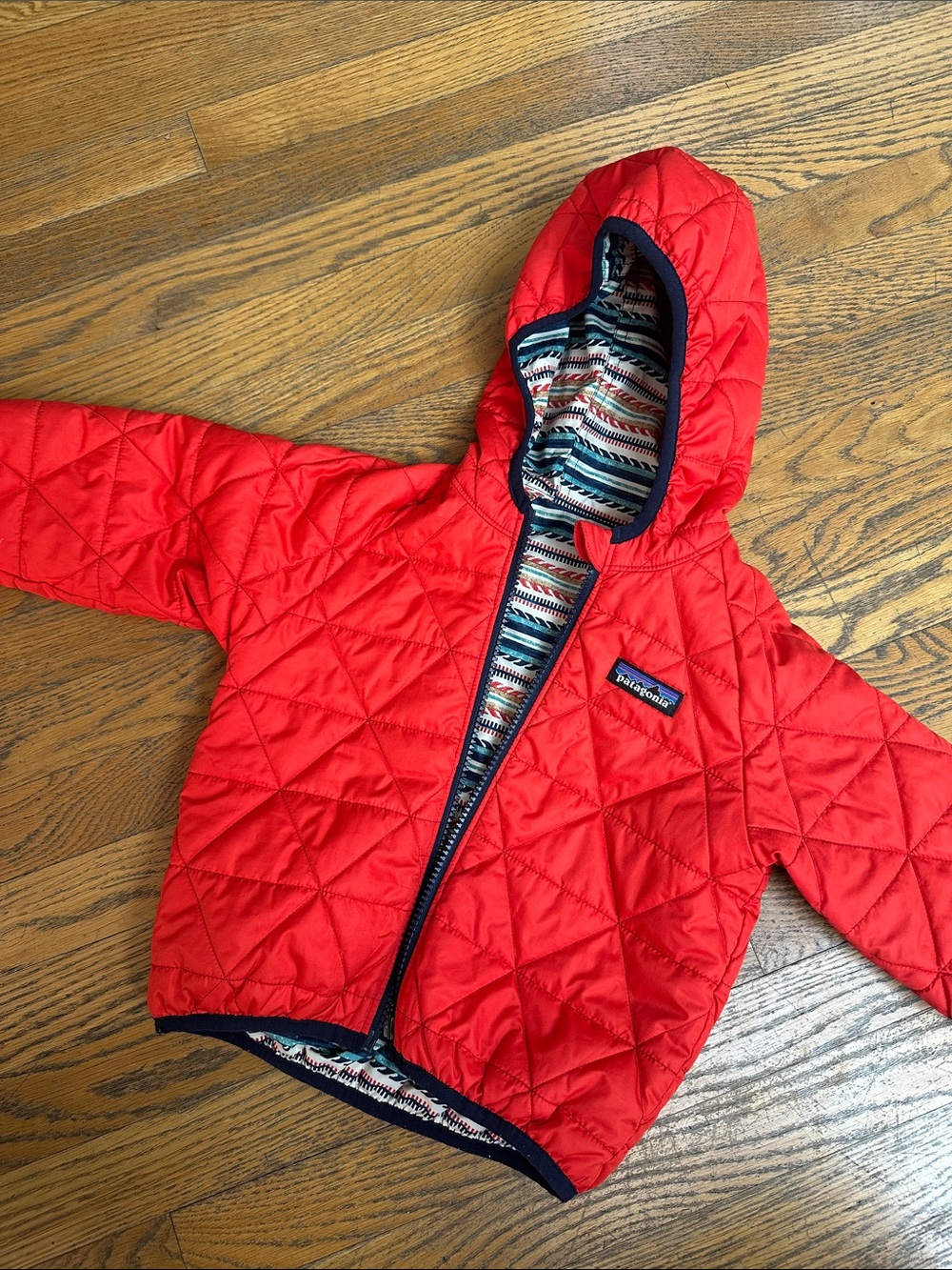 Patagonia Red puffer Hooded Kids Jacket 2T EUC - Picture 5 of 5
